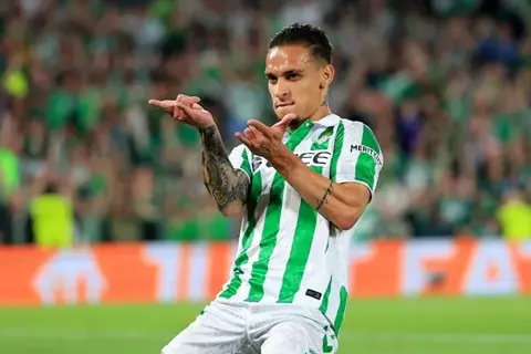 رغم تألقه مع ريال بيتيس.. تقارير: مانشستر يونايتد يخطط لبيع أنتوني